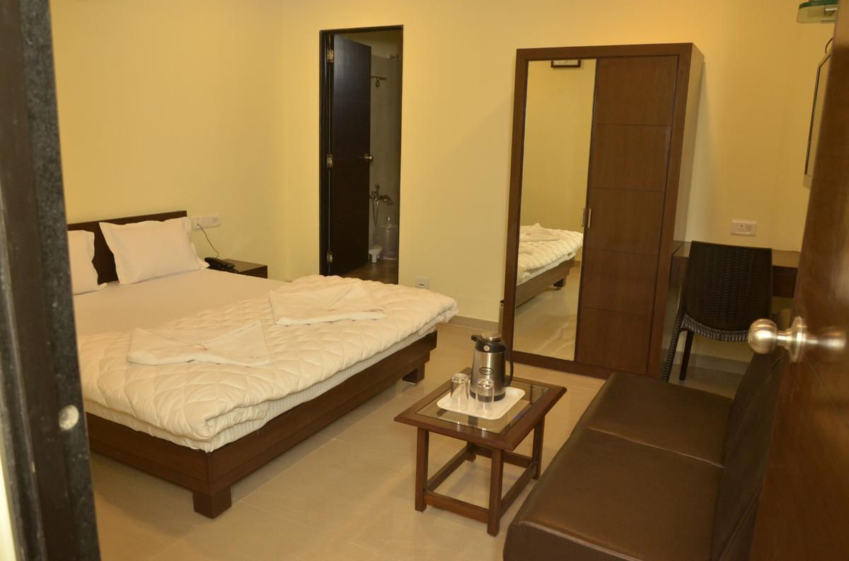 Hotel Ambience Sarkhej Ngoại thất bức ảnh