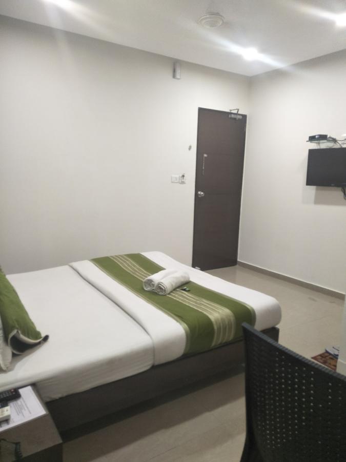 Hotel Ambience Sarkhej Ngoại thất bức ảnh